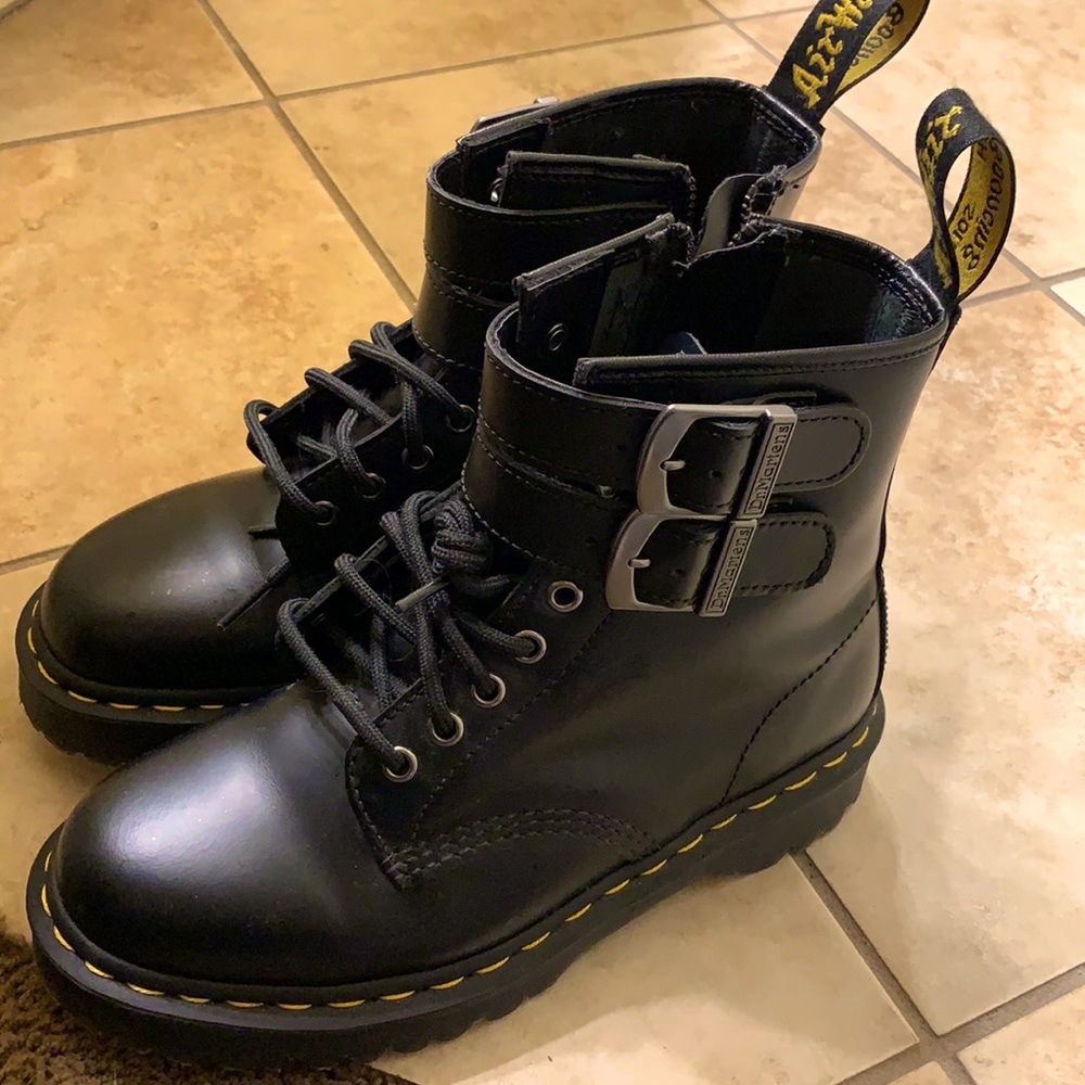 1460 SMOOTH LEATHER BUCKLE BOOTS